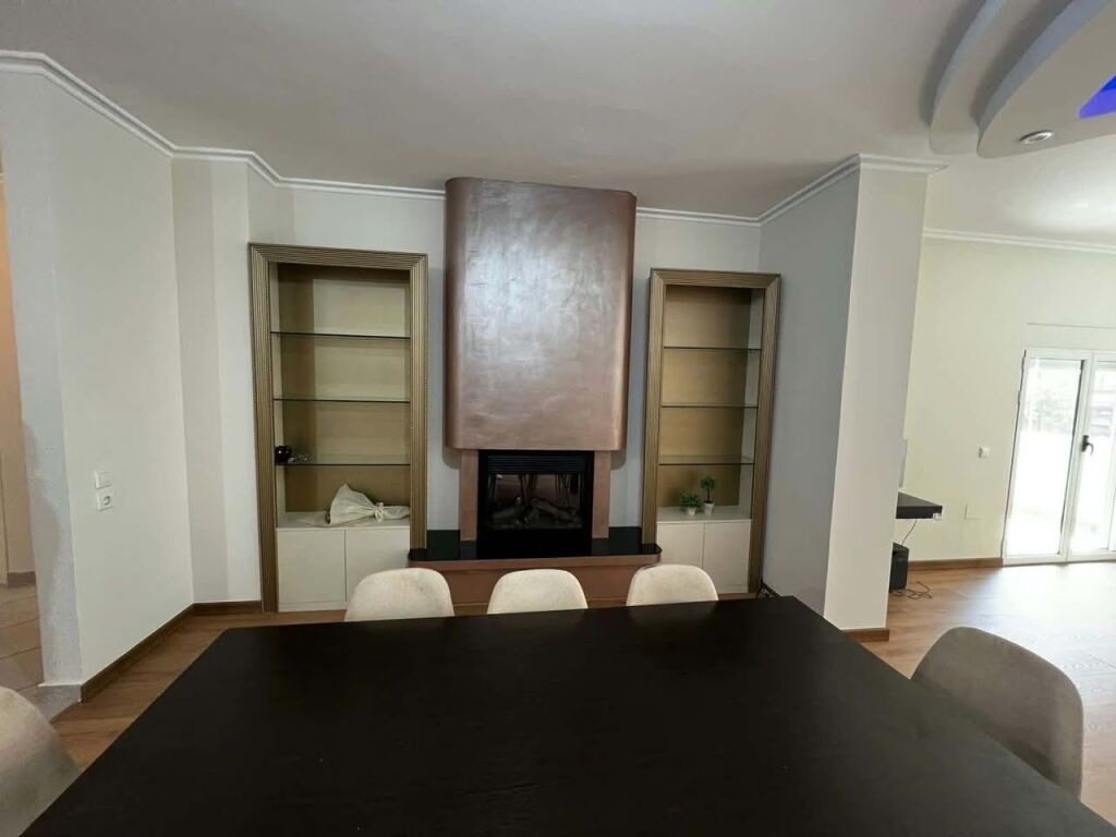 Apartament me qera 2+1 Komuna e Parisit