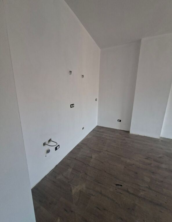 Shitet Apartament 2+1 ne Kamez