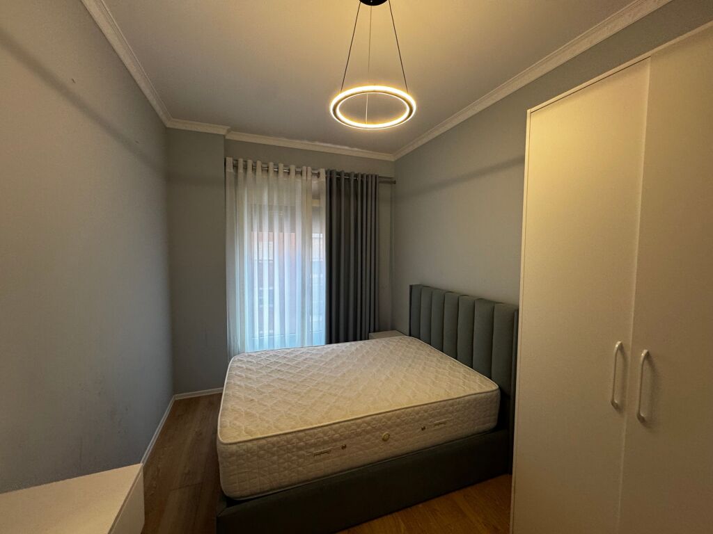 Apartament me qera 3+1 plus post parkimi rruga kosovareve