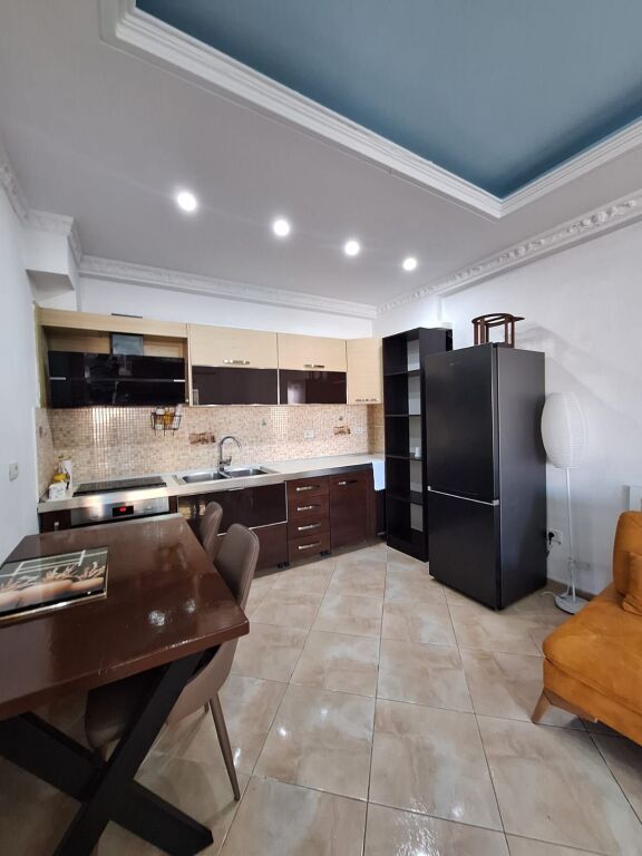 VENDESI APPARTAMENTO 2+1 CON VERANDA CHIUSA – BOTANIKU