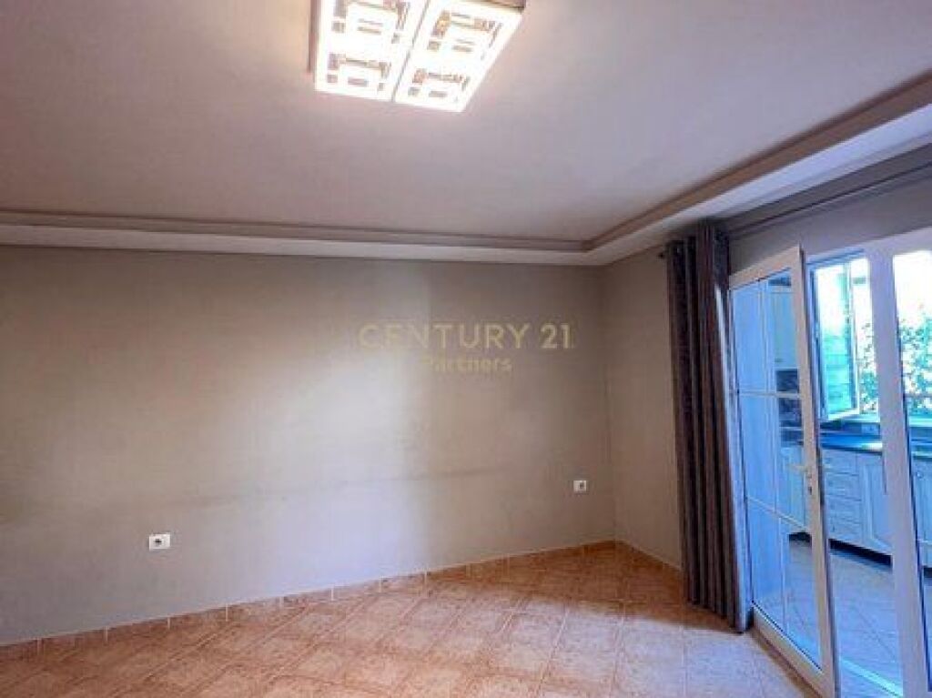 JAPIM ME QIRA ZYRE 115 M2 PRANE BEGA 07, KOMUNA E PARISIT