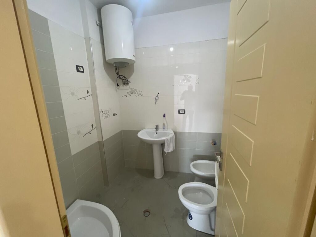 SHITET APARTAMENT 2+1+2 TREGU INDUSTRIAL