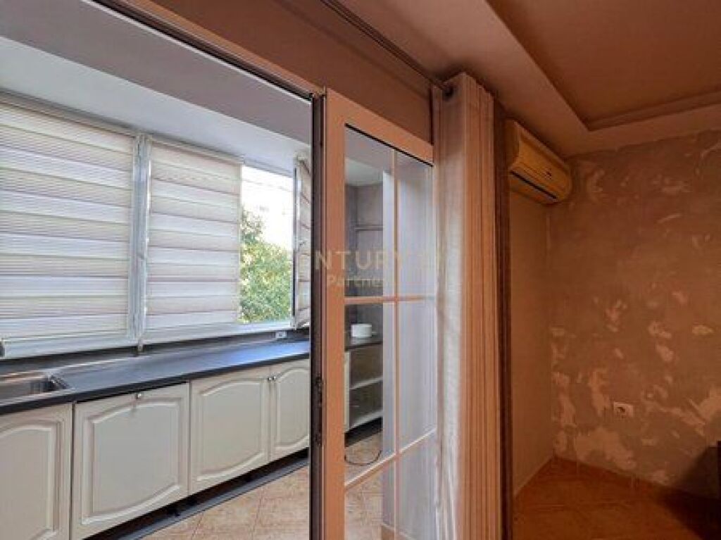 JAPIM ME QIRA ZYRE 115 M2 PRANE BEGA 07, KOMUNA E PARISIT