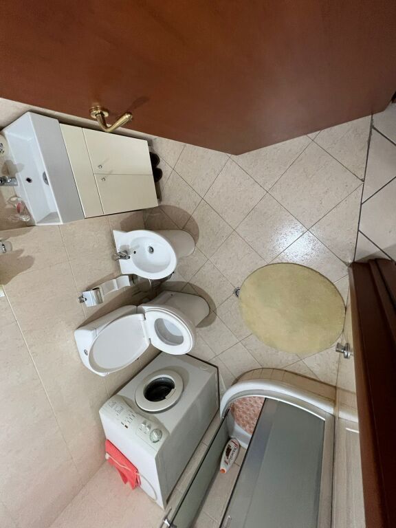Shitet Apartament 3+1 Rruga e Kavajes