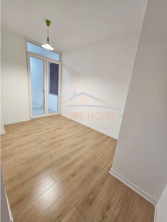 Shitet, Apartament 2+1, Stacioni i Trenit, Tiranë