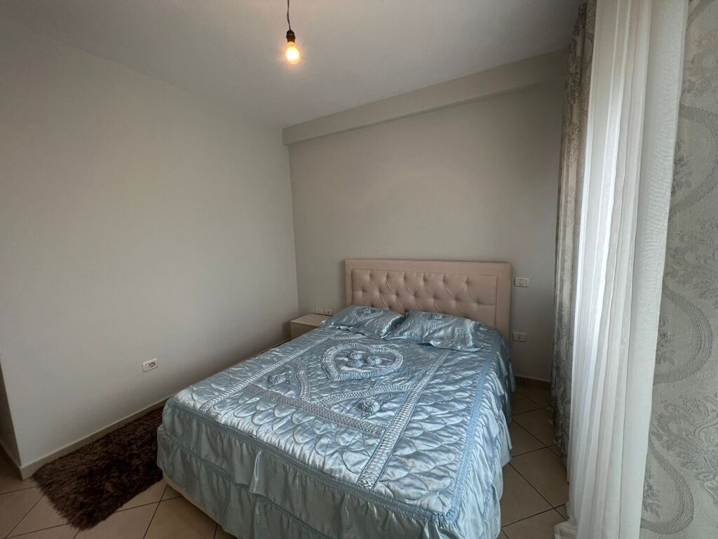 Shitet Apartament 3+1 Rruga e Kavajes