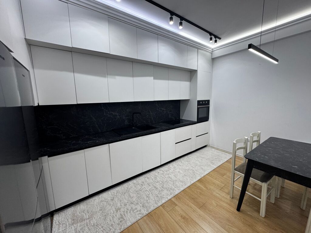 Apartament me qera 3+1 plus post parkimi rruga kosovareve