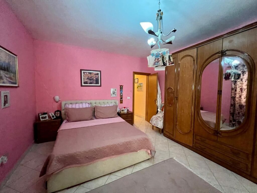 Shitet apartament 3+1+2+Verande tek Rruga Ismail Qemali , ish Blloku
