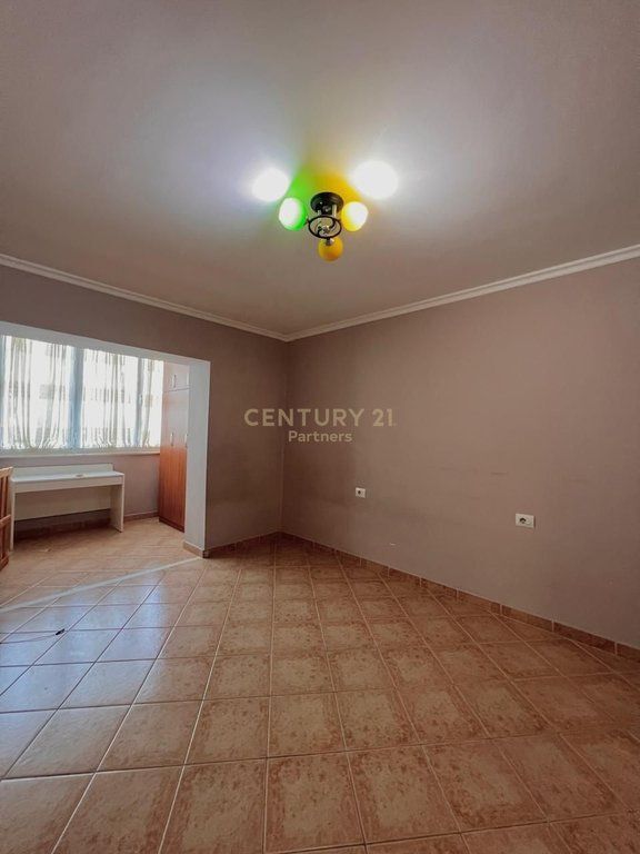 JAPIM ME QIRA ZYRE 115 M2 PRANE BEGA 07, KOMUNA E PARISIT