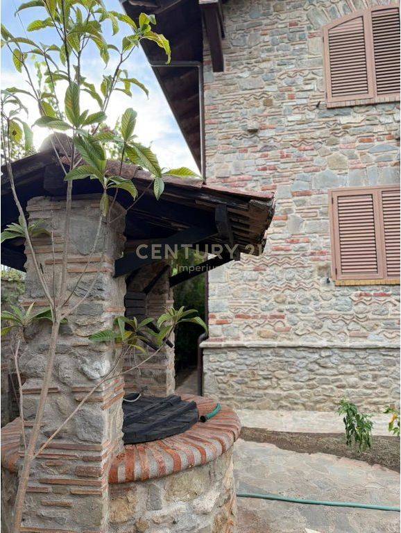 VILË LUKSOZE NË SHITJE – QENDËR, NDROQ 🏡 78,000,000 Lekë