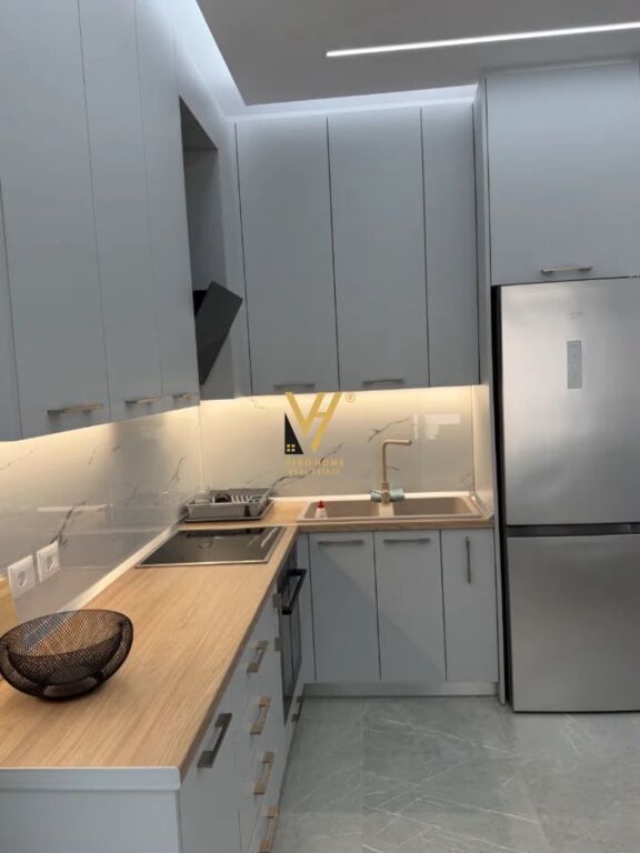 JEPET APARTAMENT 1+1+BLK ME QIRA TE PORTA TIRANA E RE, SAUK 600 EURO