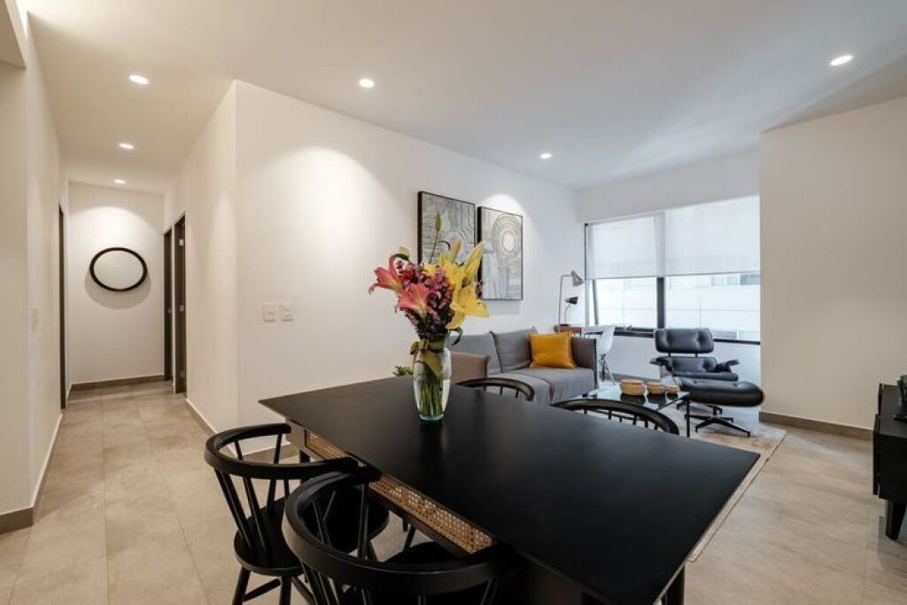 Perball Kopshtit Zologjik, jepet me qera apartament modern 1+1.