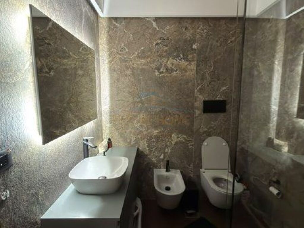 In vendita, Appartamento 2+1+2+ Posto Auto, G&amp;P Residence, Selite, Tirana