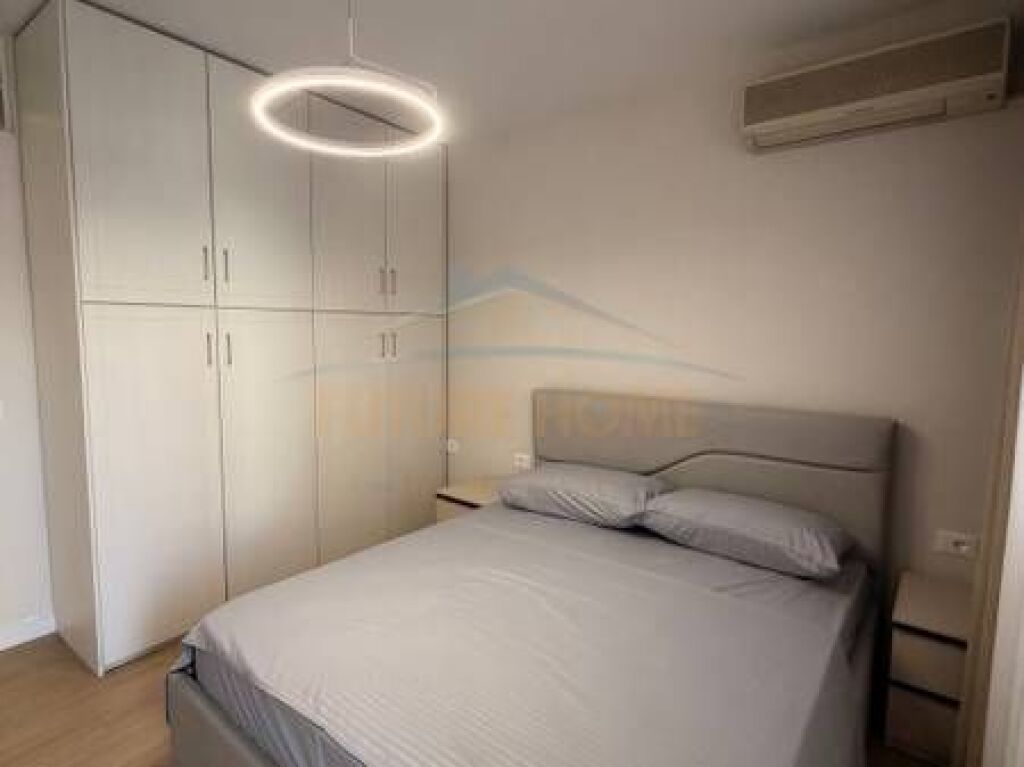 In vendita, Appartamento 1+1, Via delle Barricate, Tirana
