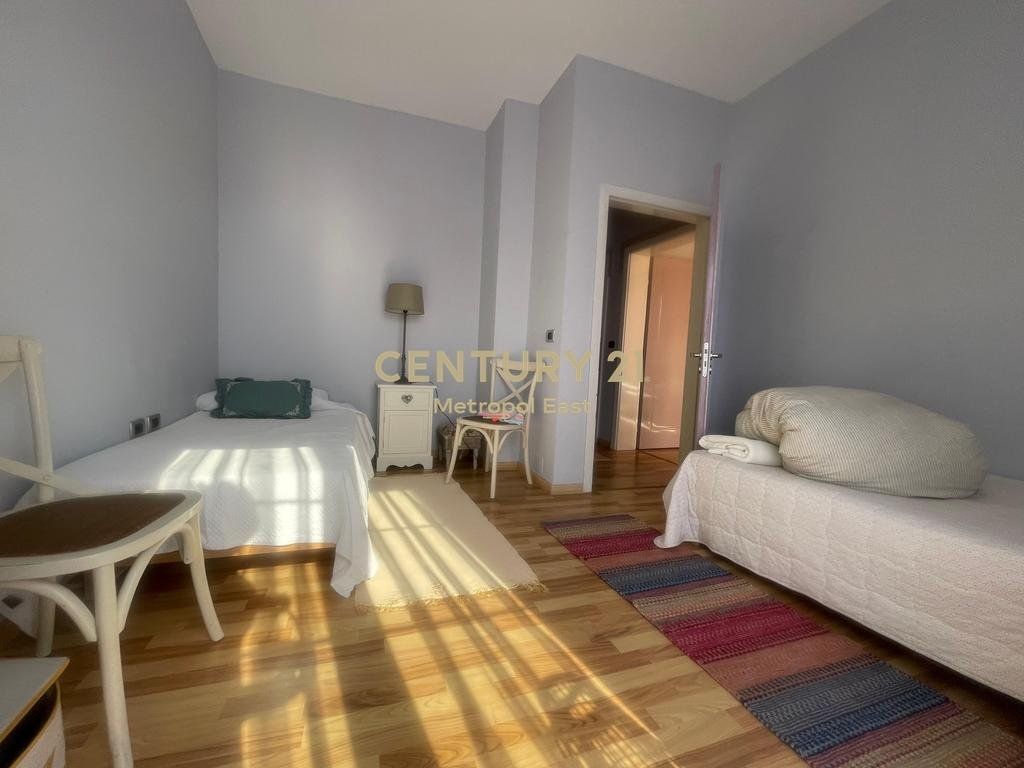 SHITET VILE UNIKE ME PAMJE FANTASTIKE NE ZONEN E FARKES 380,000 € 35,000,000 Lekë