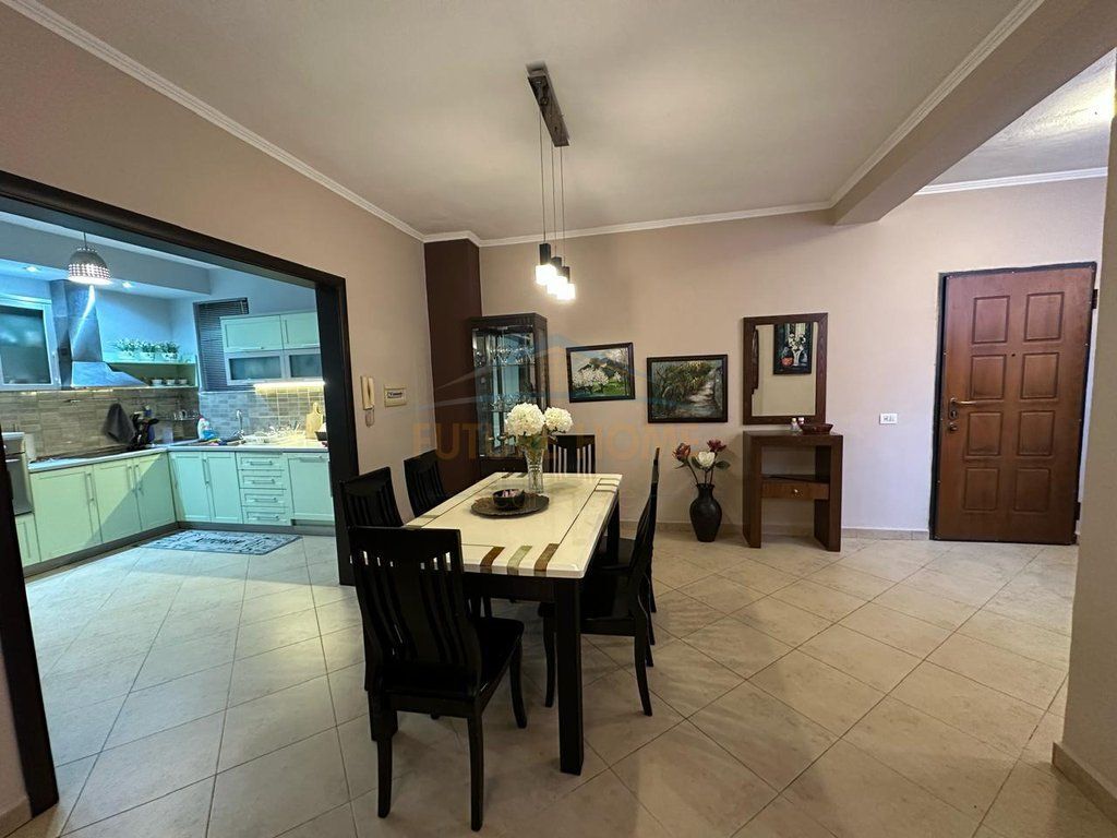 Qira,Apartament 2+1+2,Myslym Shyri,pranë Hotel Europa,Tiranë.
