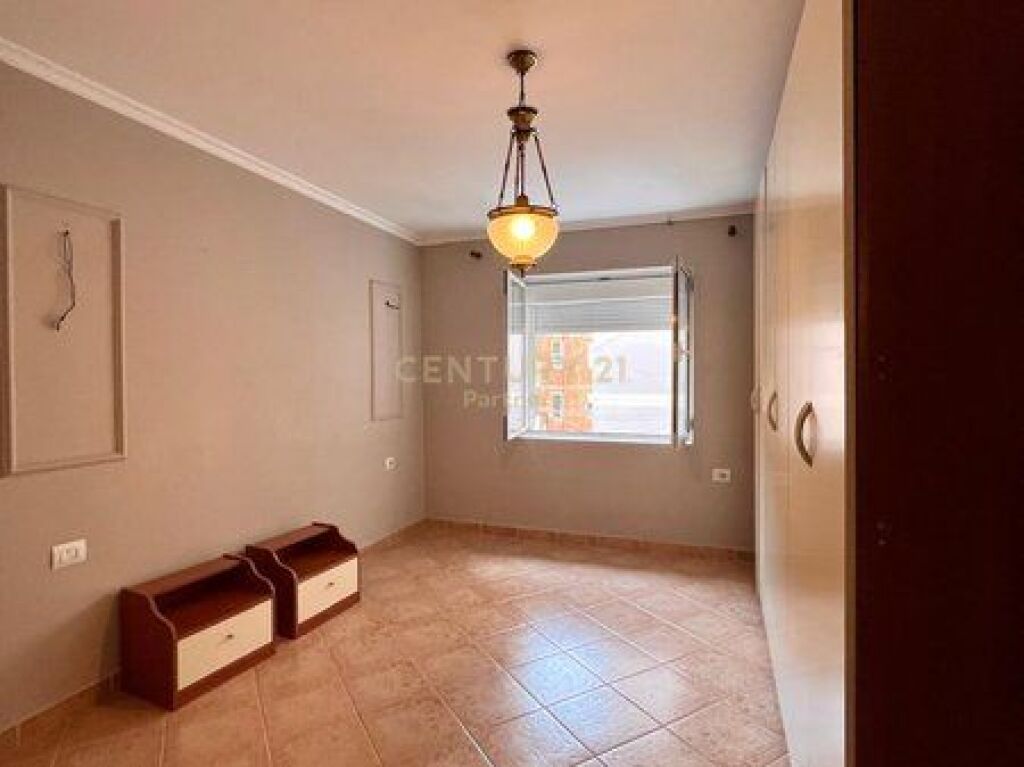 JAPIM ME QIRA ZYRE 115 M2 PRANE BEGA 07, KOMUNA E PARISIT
