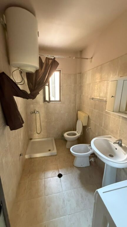 JEPET ME QERA APARTAMENT 1+1 STACIONI I PARE PLAZH, DURRES