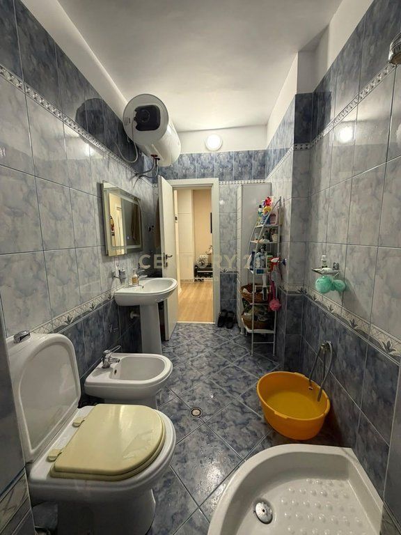 Jepet me qira apartament 1+1 në Myslym Shyri.