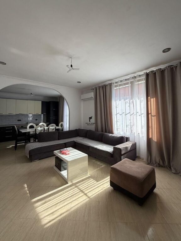 APARTAMENT ME QERA 2+1 VASIL SHANTO 70.000 LEKE FH-95174