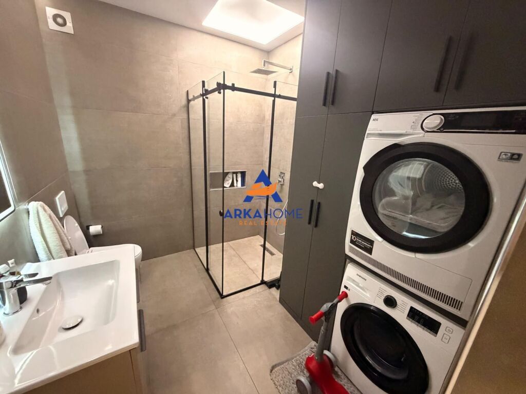 SHITET APARTAMENT 2+1+2+BALLKON "ISH FUSHA AVIACIONIT" 35.000.000 LEKE