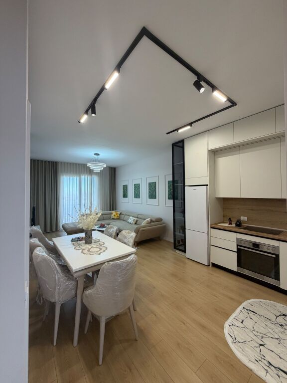 Shitet apartament 2+1 ne Kamez