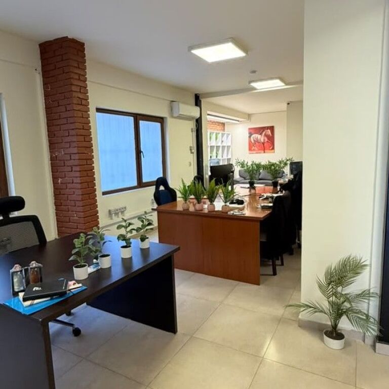 🏢✨ JEPET ME QIRA VILË 3-KATËSHE – BLLOK