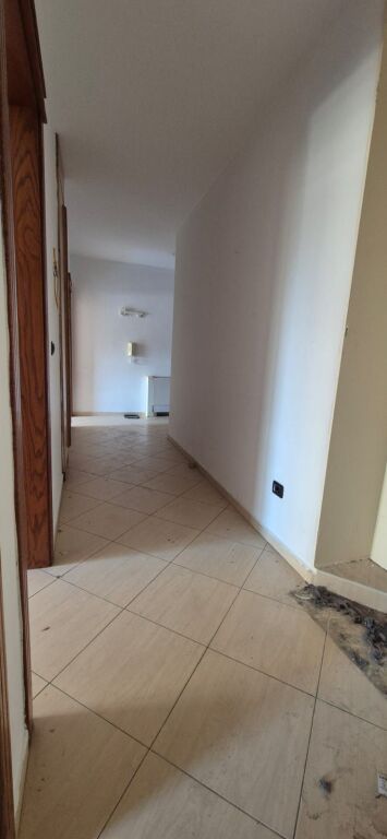 Shitet apartament 2+1+2 tek 21 dhjetori. Rr.Muhamet gjollesha