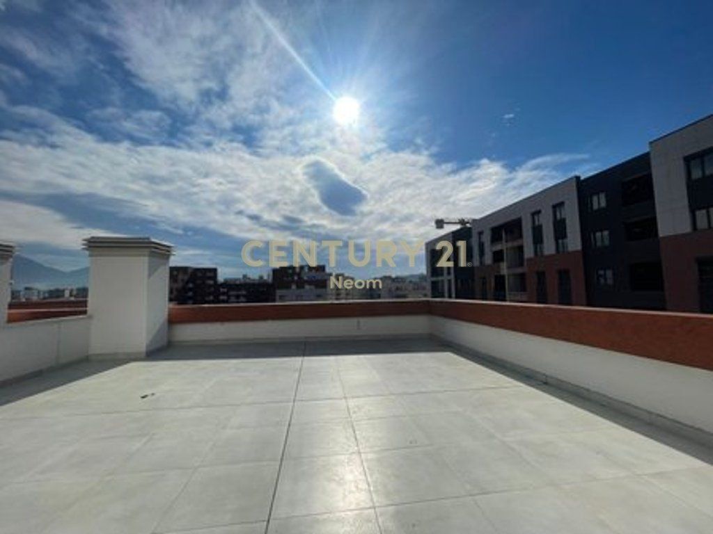 SHITET APARTAMENT PENTHOUSE 2+1+VERANDE NE ASTIR TE URBAN GATE
