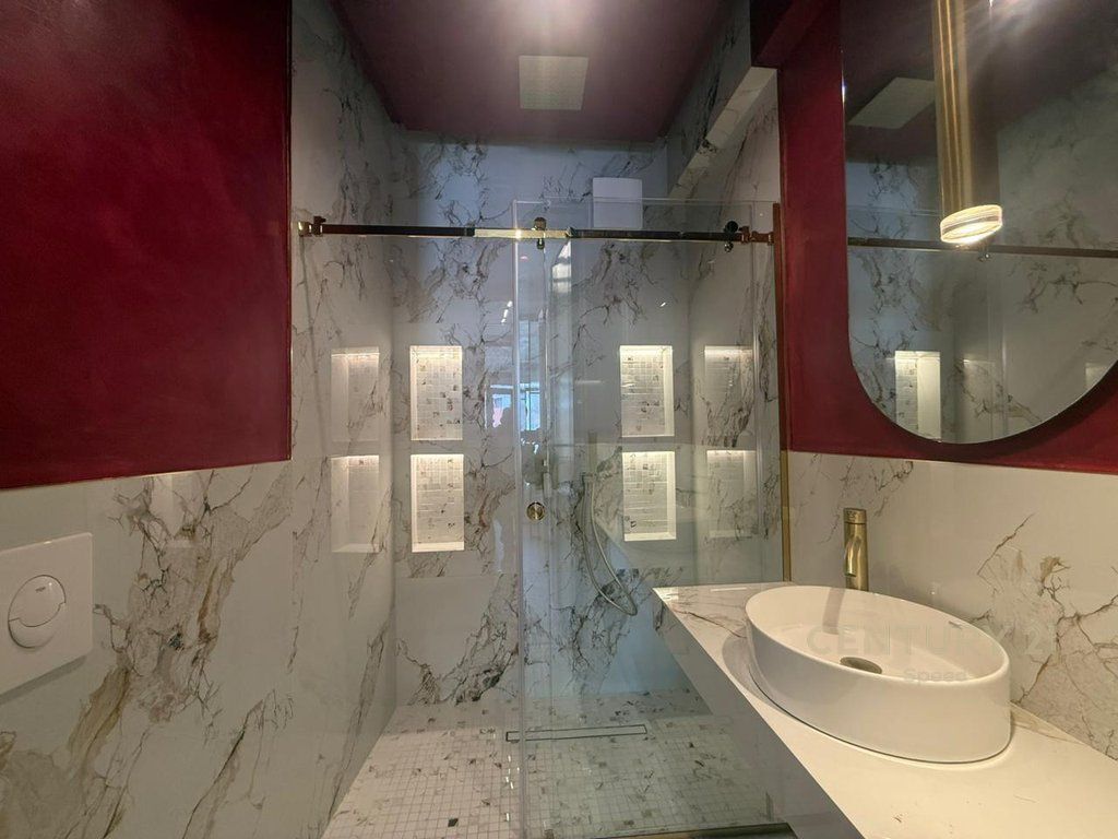 Në Unazën e Re ofrohet për shitje një apartament modern 2+1+2!