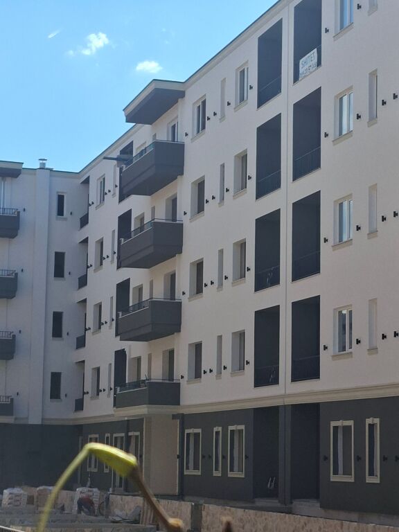 Shitet Apartament 2+1 ne Kamez