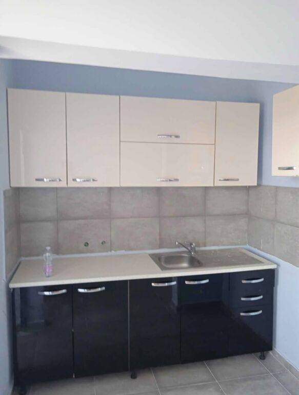 🔑 FOR SALE FURNISHED 1+1 APARTMENT – LAPRAKË, NEAR THE MILITARY HOSPITAL