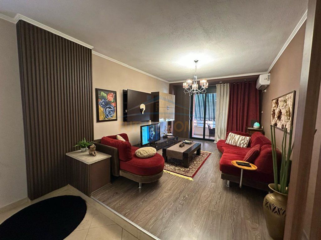 Qira,Apartament 2+1+2,Myslym Shyri,pranë Hotel Europa,Tiranë.