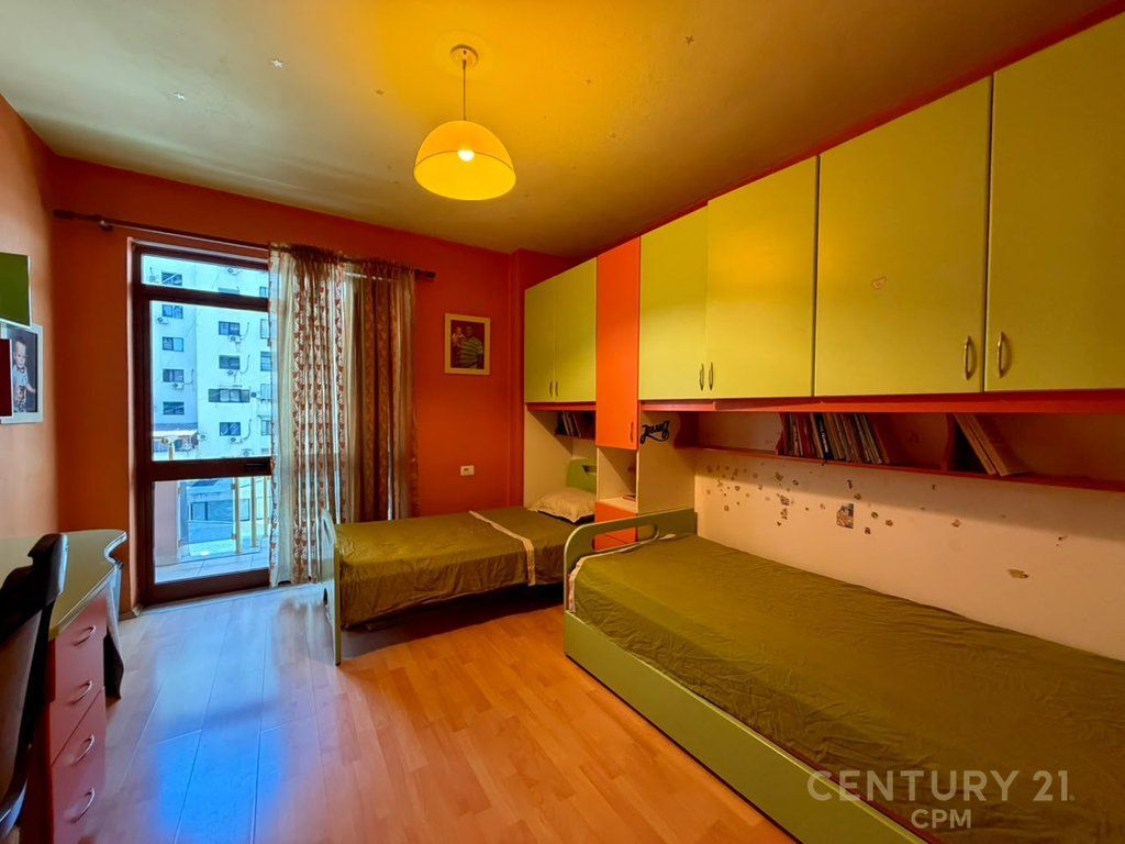 ISH STACIONI I TRENIT, SHESIM APARTAMENT 3+1+2 Poste Parkimi  !