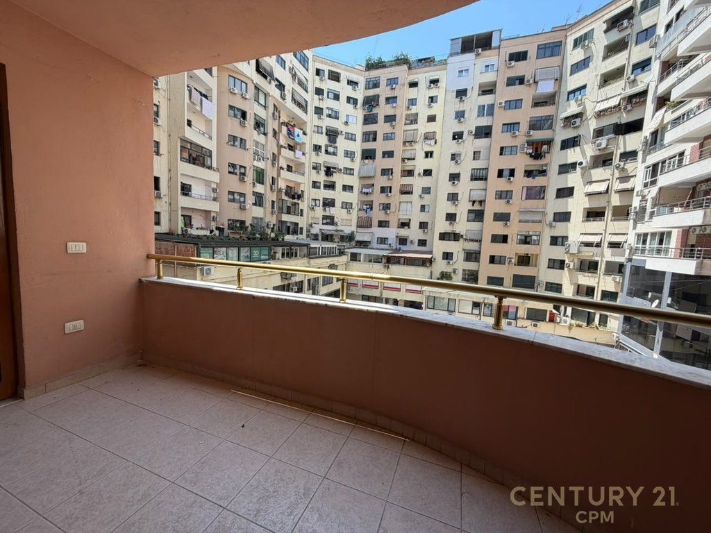 ISH STACIONI I TRENIT, SHESIM APARTAMENT 3+1+2 Poste Parkimi  !