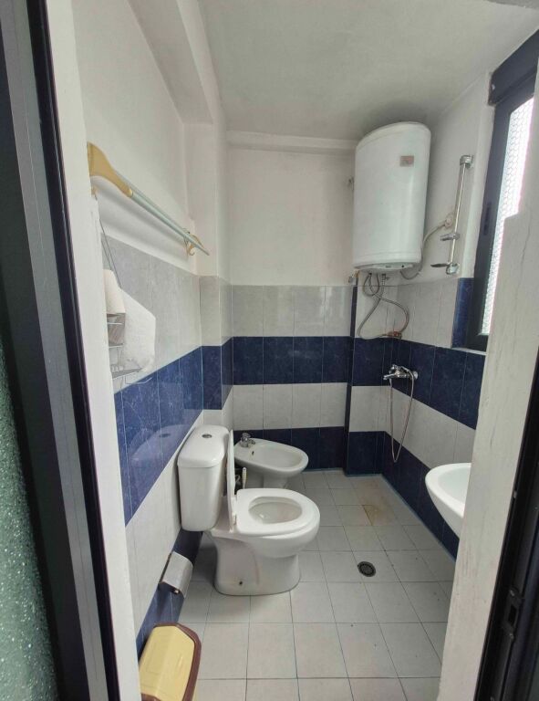 Jepet   2 Hyrje Apartament  ne Vile  2+1 me Qera Mine Peza  prane Prokurorise