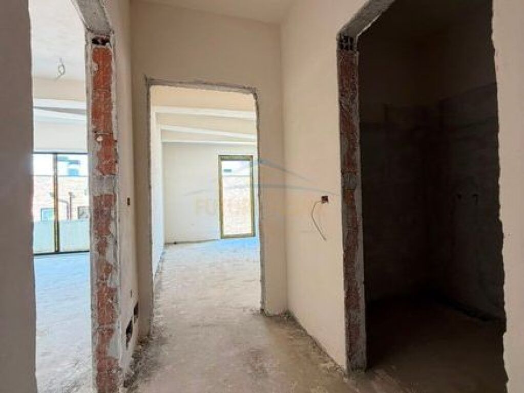 Shitet, Vilë 3 Katëshe , Rezidenca Kodra e Diellit 2, Tiranë.