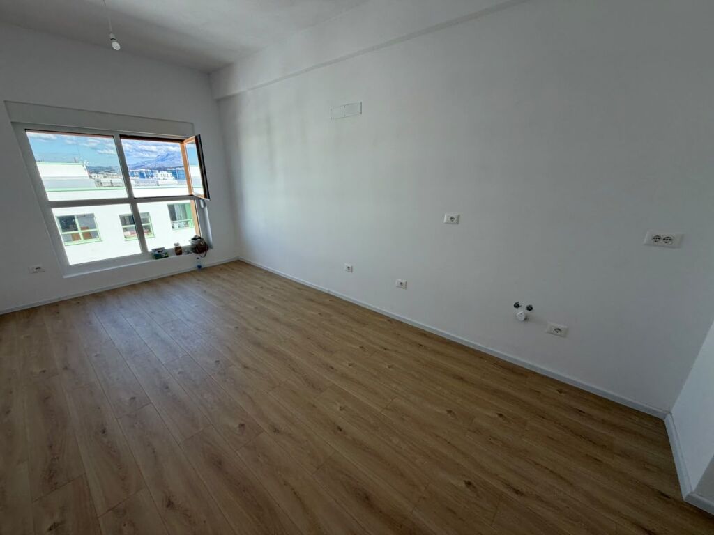 Shitet Apartament 2+1 Fresk Market Ana