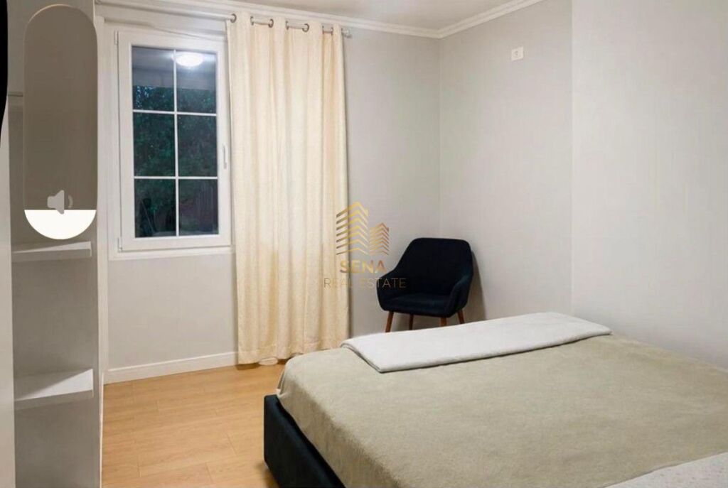 Shitet, Apartament 2+1+D+Blk, Stacioni i Trenit, 16.500.000 Leke
