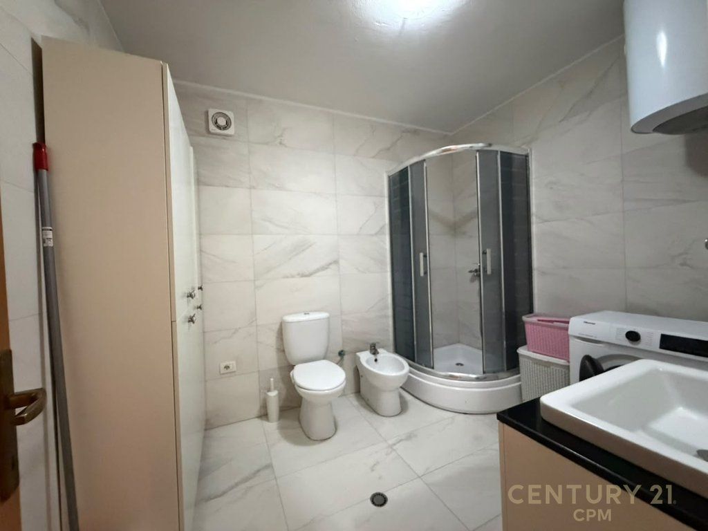 ISH STACIONI I TRENIT, SHESIM APARTAMENT 3+1+2 Poste Parkimi  !