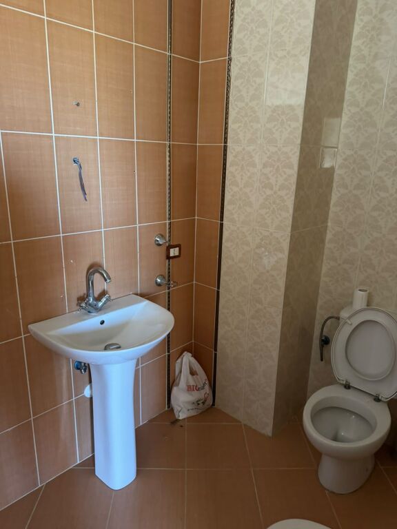 Apartament 3+1 me qera tek Liqeni i Thate ID 5685
