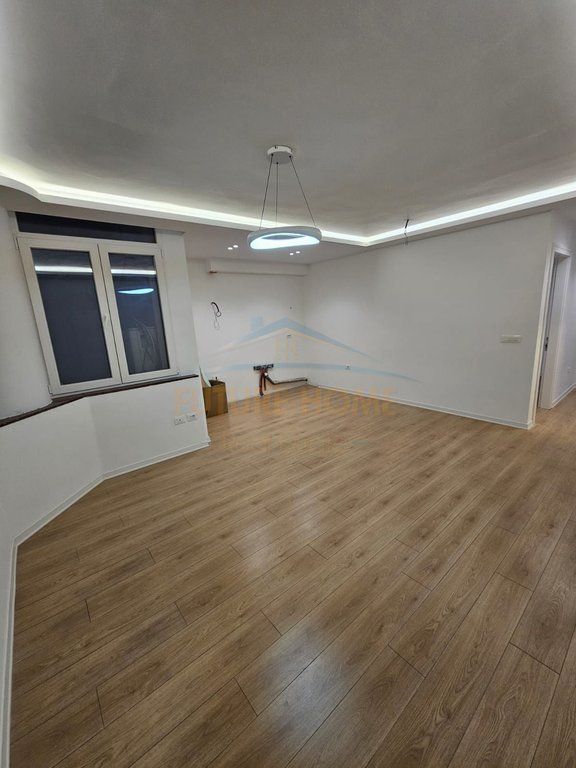 Shitet, Apartament 2+1, Stacioni i Trenit, Tiranë