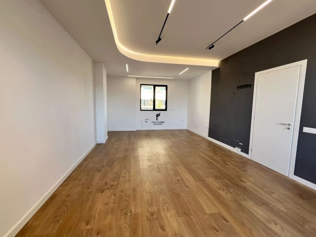 ZYRE ME QERA 120 M2 VASIL SHANTO 130.000 LEKE FH-95077