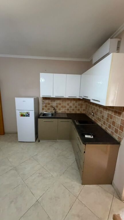 JEPET ME QERA APARTAMENT 1+1 STACIONI I PARE PLAZH, DURRES