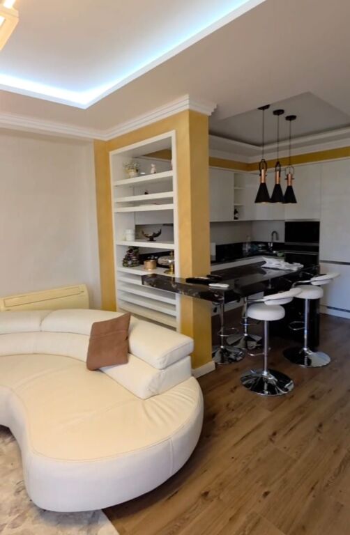 Shitet apartament 2+1+2+Ballkon tek Liqeni i Thate (pa malore) , Kopshti Botanik , Kopshti Zoologjik .
