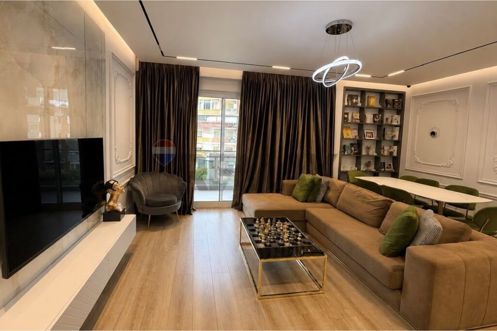 Appartamento - In Vendita - Via delle Barricate, Tirana 440.000 €