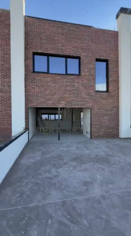 Shitet triplex tek Kodra e diellit 2