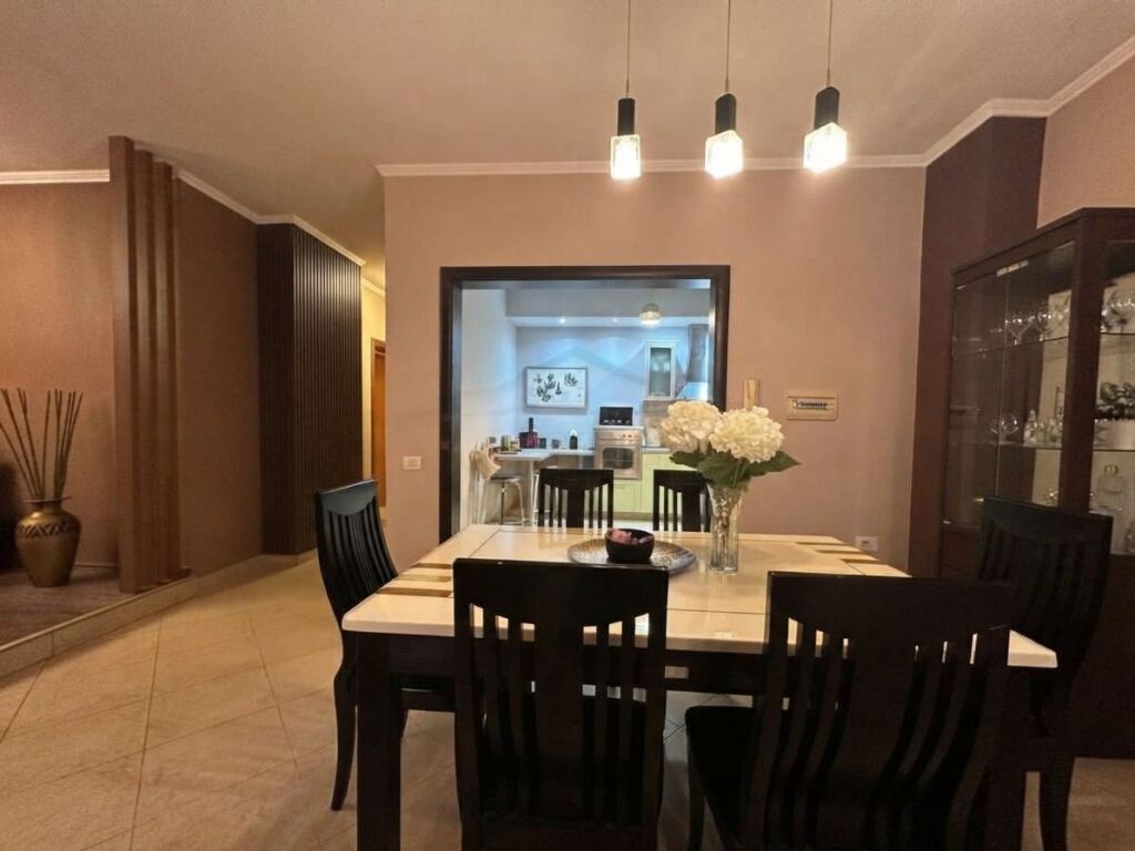 Qira,Apartament 2+1+2,Myslym Shyri,mbrapa AlbTelecomit,Tiranë.