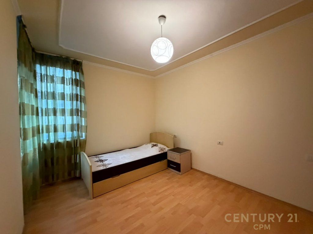 ISH STACIONI I TRENIT, SHESIM APARTAMENT 3+1+2 Poste Parkimi  !