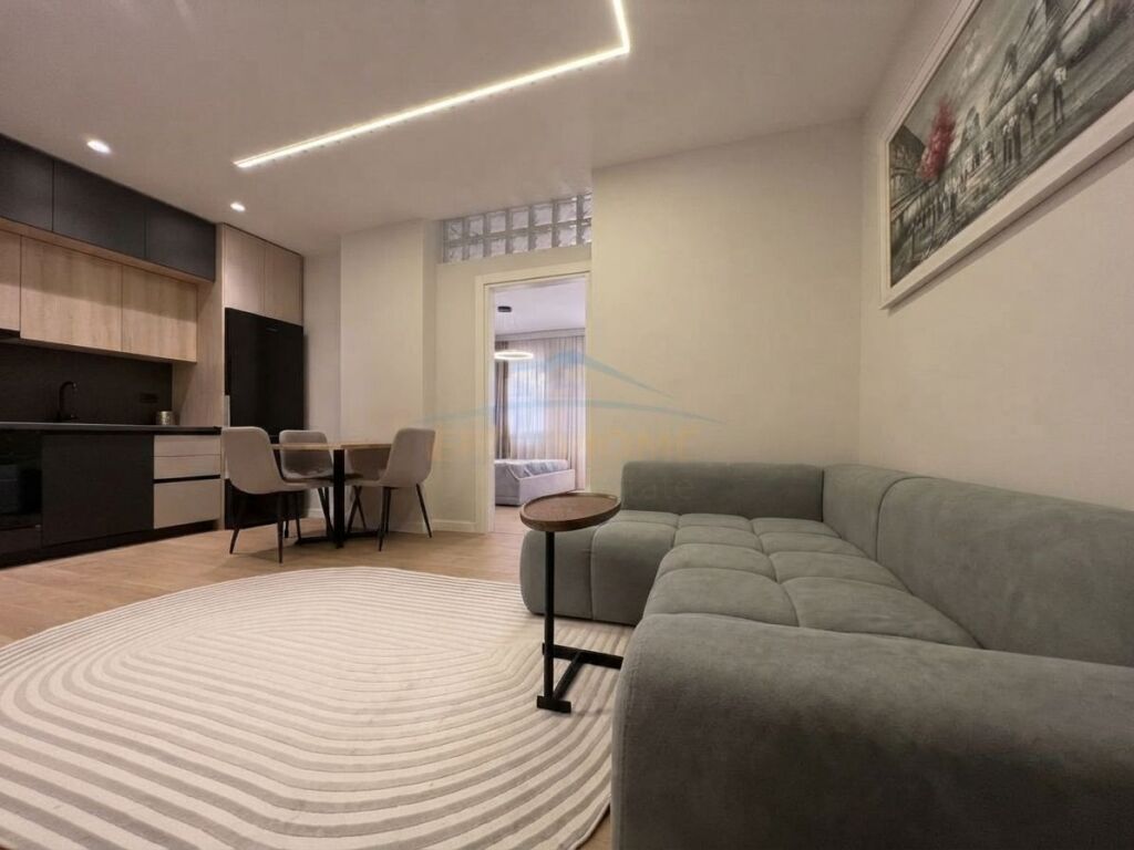 In vendita, Appartamento 1+1, Via Barrikadave, Tirana